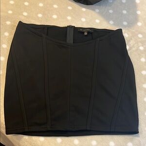 No vacancy black skirt for